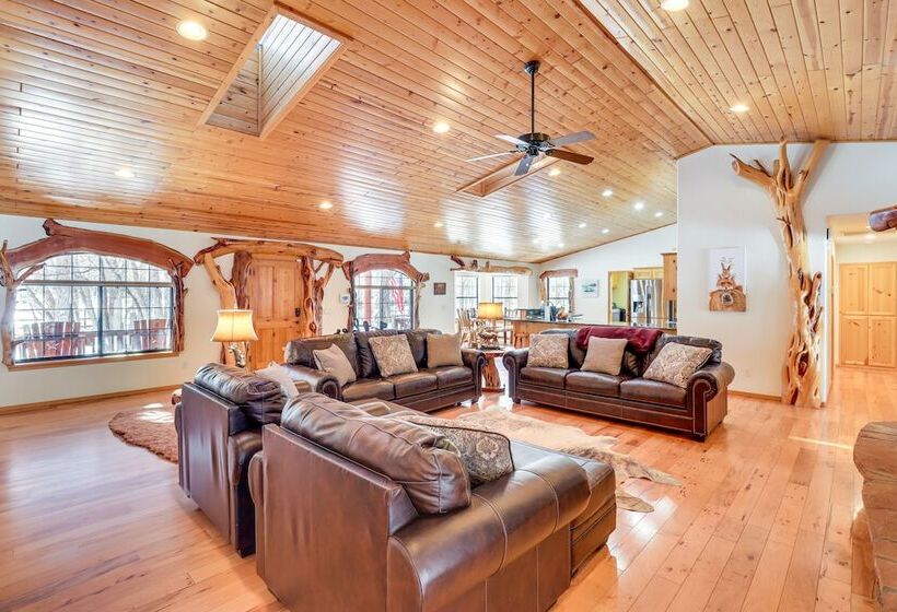 Stunning Pinetop Lakeside Cabin: Ski, Golf, Hike!