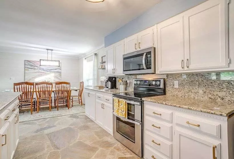 Waterfront Gordon Retreat W/ Hot Tub & Boat Dock!