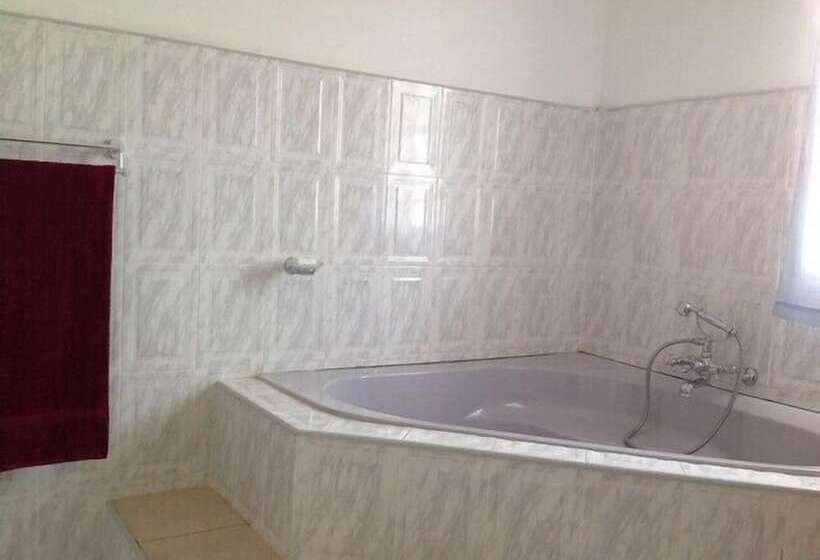 هتل Cypress Executive Lodge