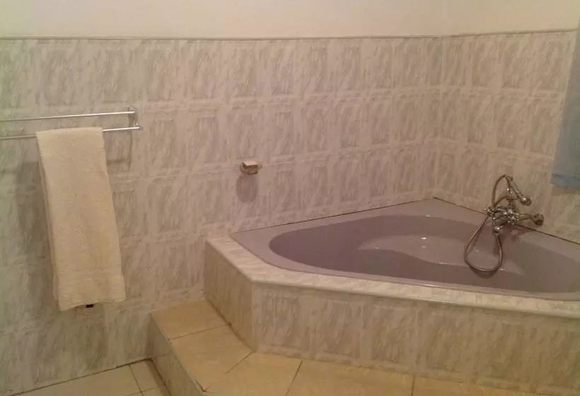هتل Cypress Executive Lodge