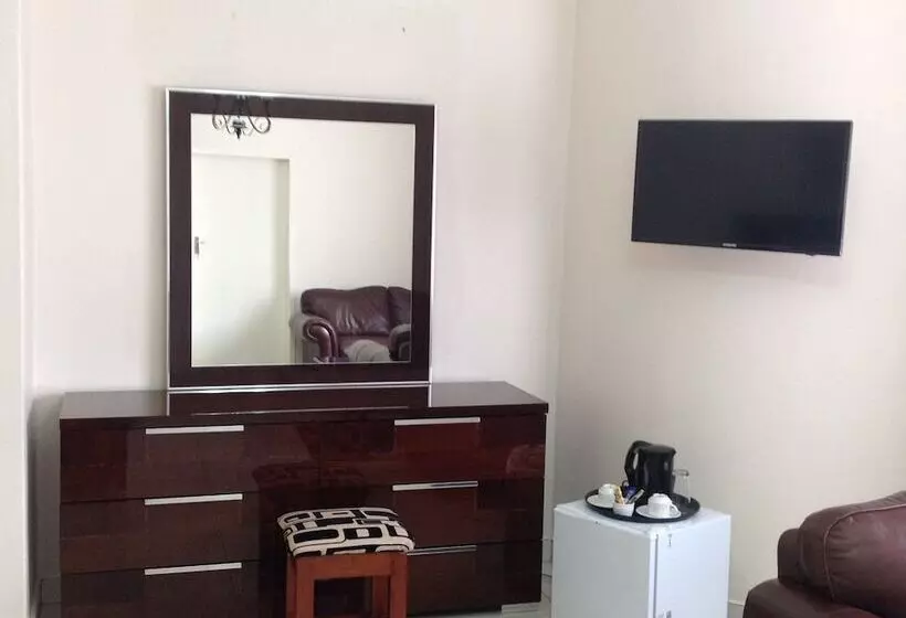 هتل Cypress Executive Lodge