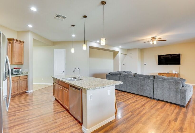 Arizona Home W/ Pool & Patio, Near Sports Stadiums