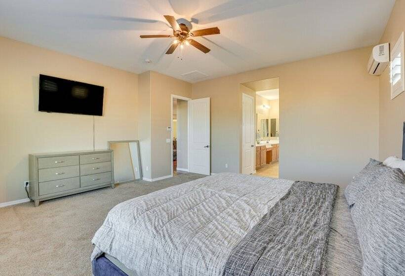 Arizona Home W/ Pool & Patio, Near Sports Stadiums