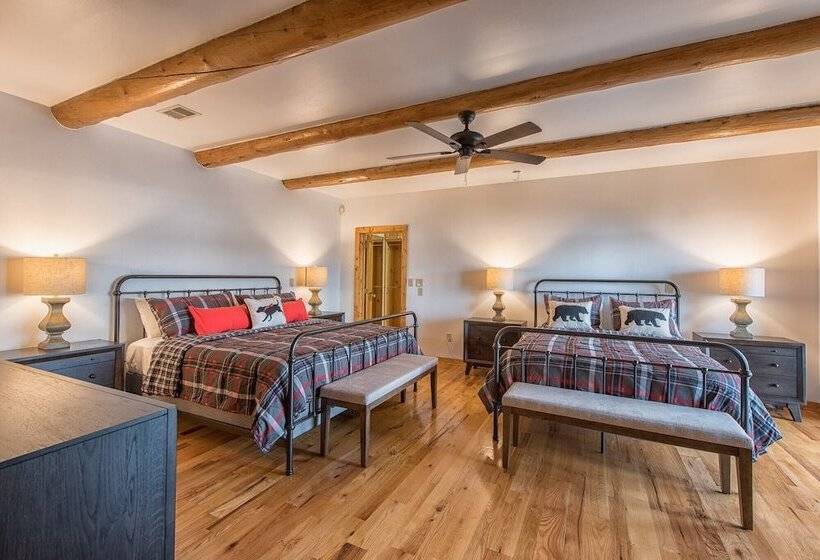 Azalea Retreat By Avantstay Sleeps 34 & Pool