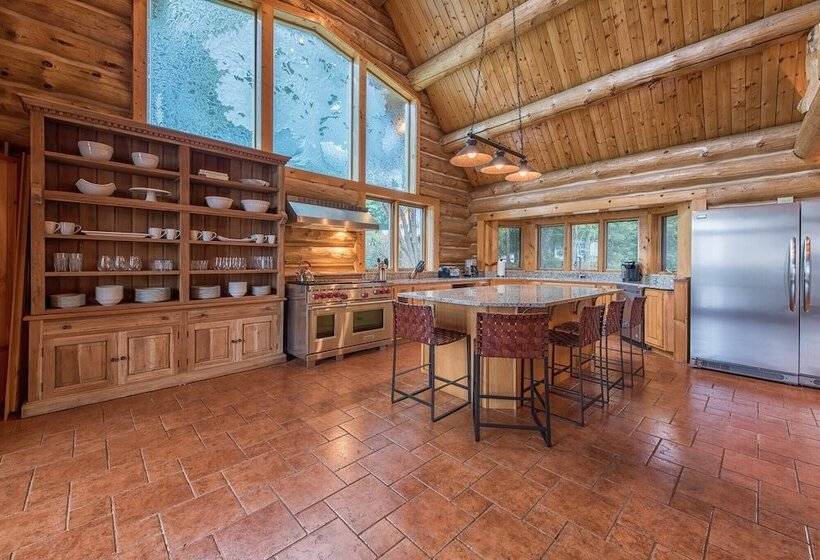 Azalea Retreat By Avantstay Sleeps 34 & Pool