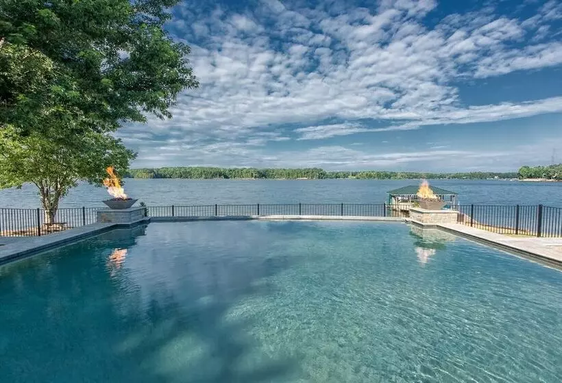 Azalea Retreat By Avantstay Sleeps 34 & Pool