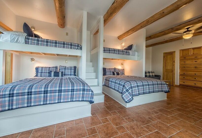 Azalea Retreat By Avantstay Sleeps 34 & Pool