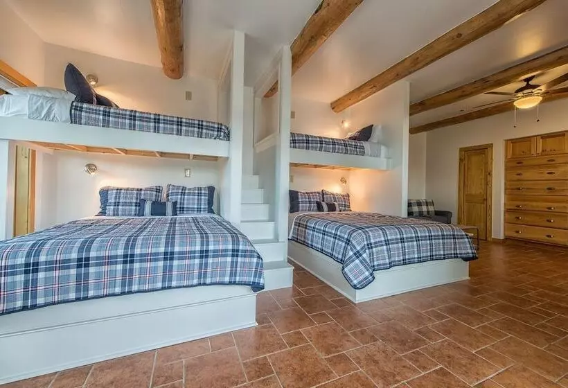 Azalea Retreat By Avantstay Sleeps 34 & Pool