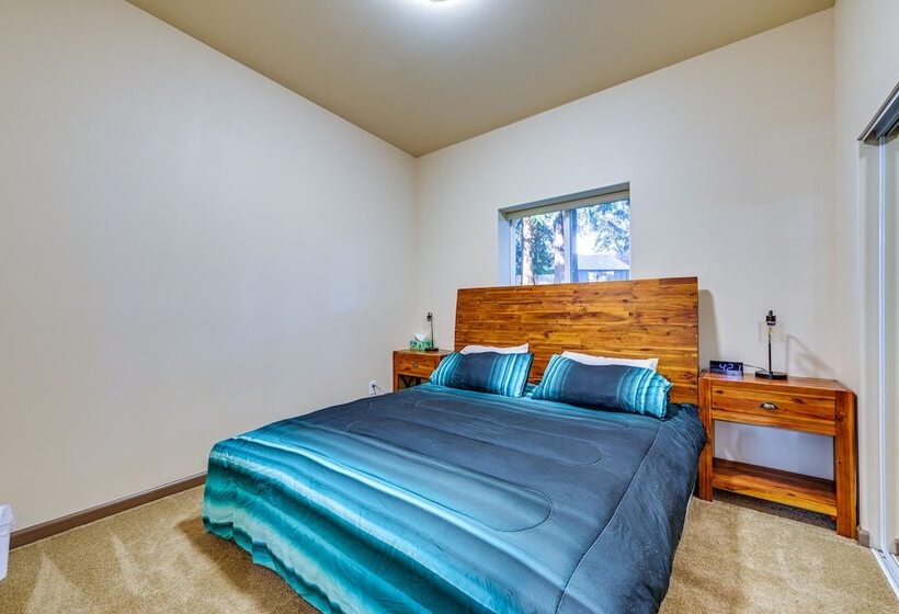 Game Room, Hot Tub & Mtn View: Bonney Lake Retreat