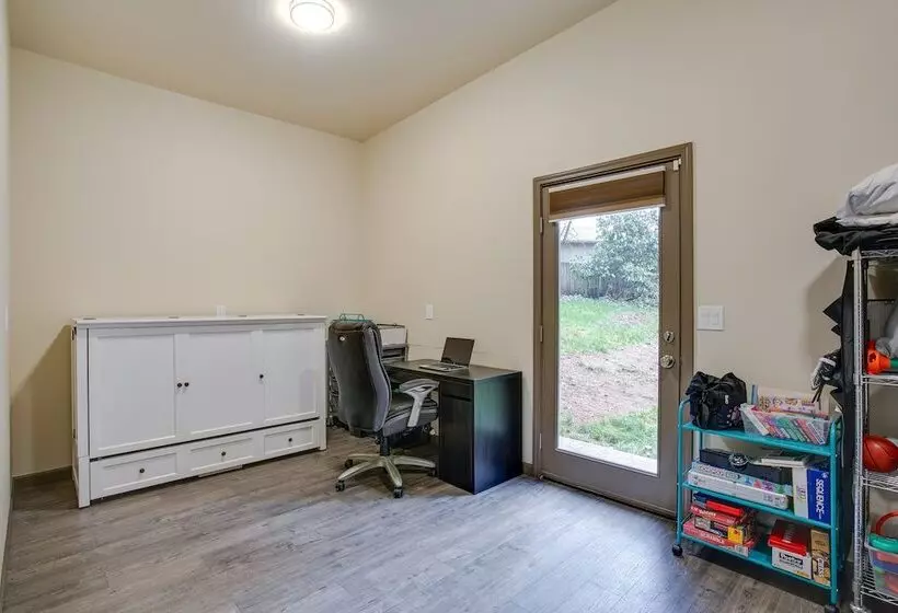 Game Room, Hot Tub & Mtn View: Bonney Lake Retreat