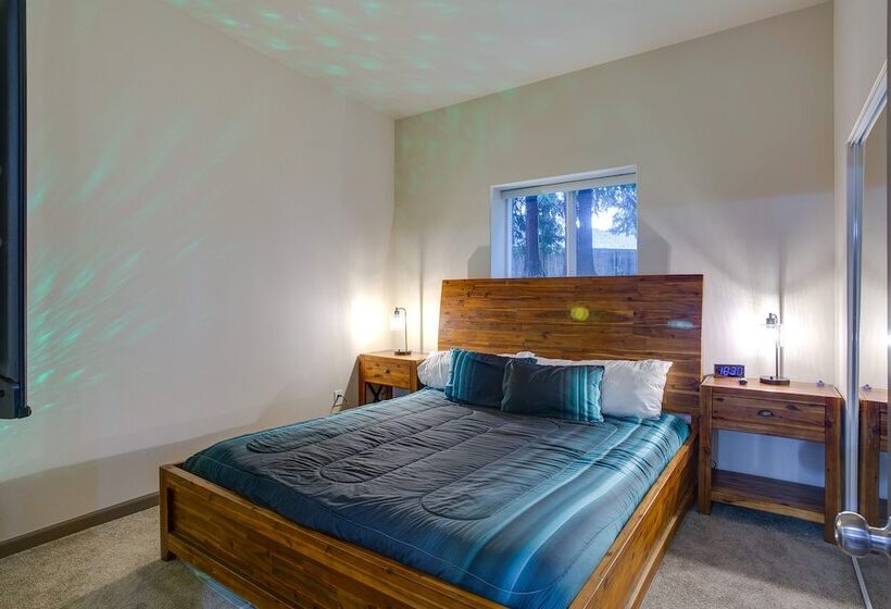 Game Room, Hot Tub & Mtn View: Bonney Lake Retreat