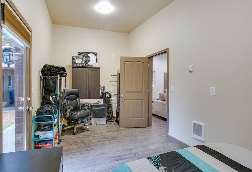 Game Room, Hot Tub & Mtn View: Bonney Lake Retreat