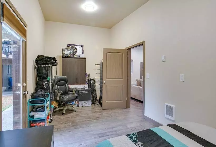 Game Room, Hot Tub & Mtn View: Bonney Lake Retreat