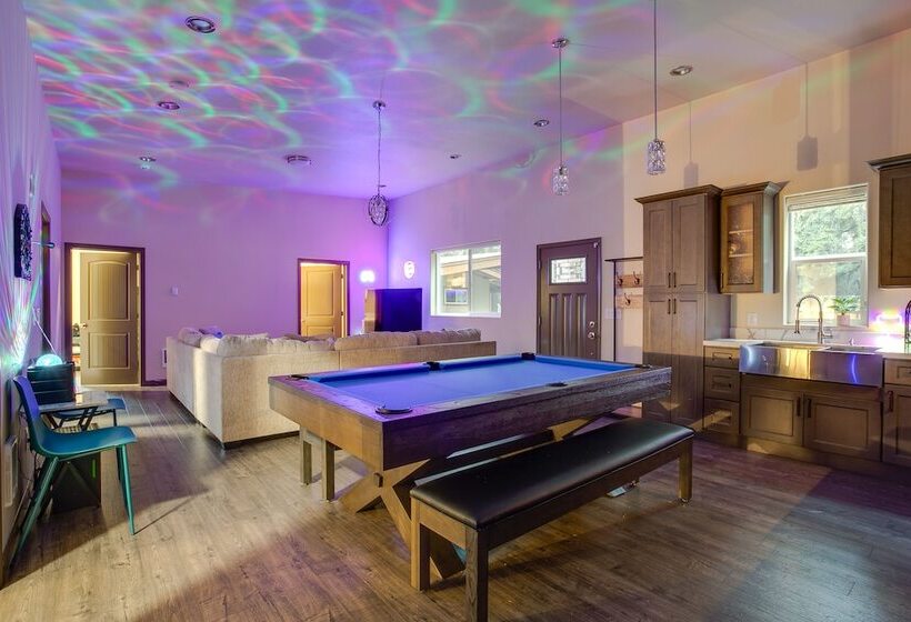 Game Room, Hot Tub & Mtn View: Bonney Lake Retreat
