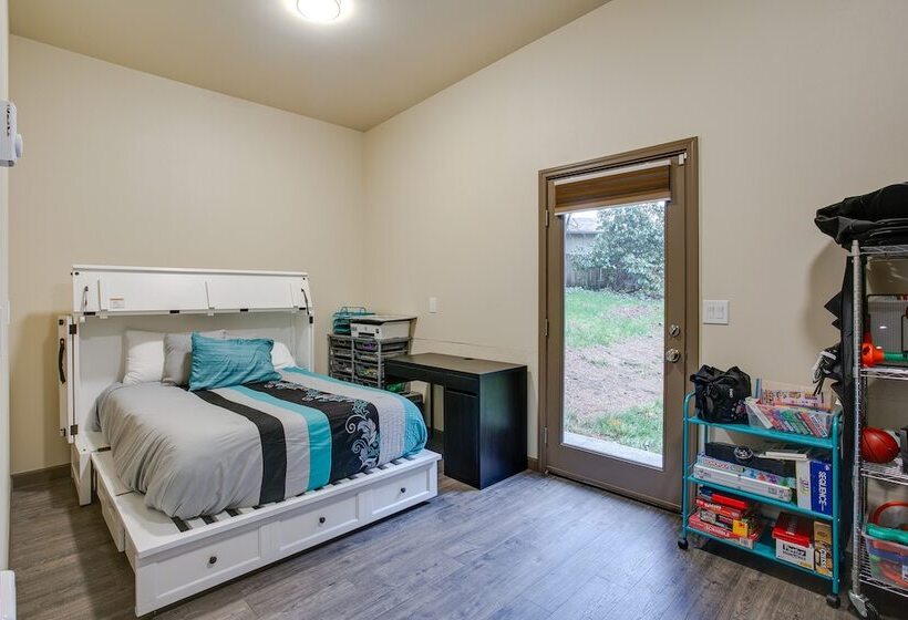 Game Room, Hot Tub & Mtn View: Bonney Lake Retreat