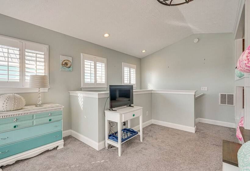 Bright Panama City Beach Retreat W/ Private Pool!