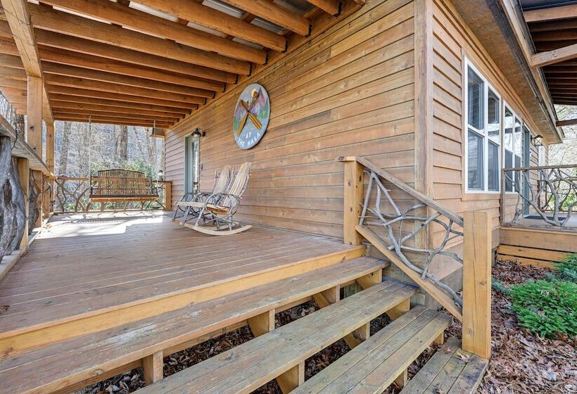 Bryson City Cabin: Deck & Mountain View Hot Tub