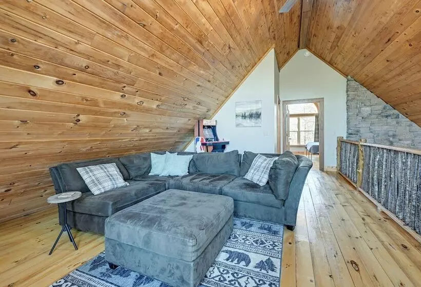 Bryson City Cabin: Deck & Mountain View Hot Tub