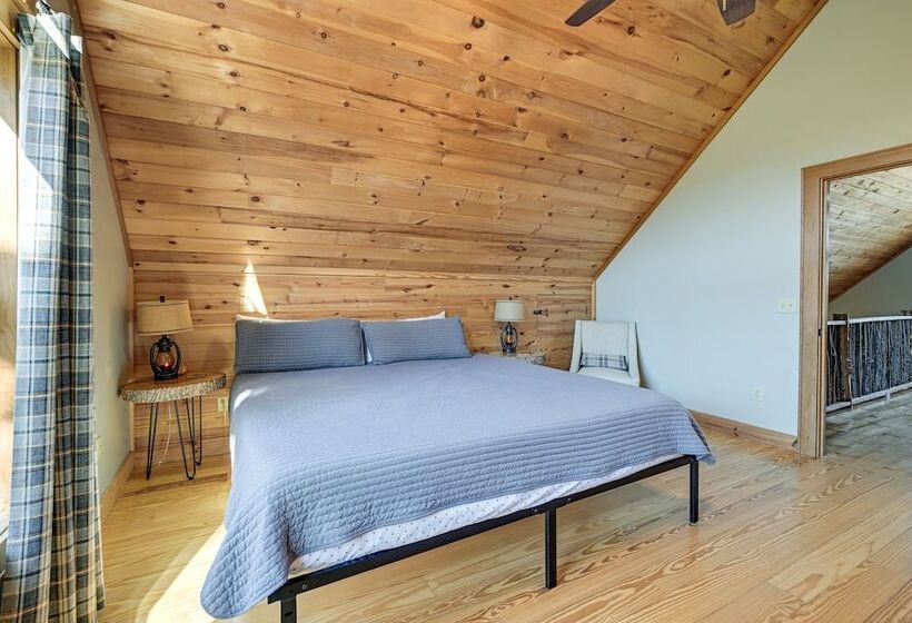 Bryson City Cabin: Deck & Mountain View Hot Tub