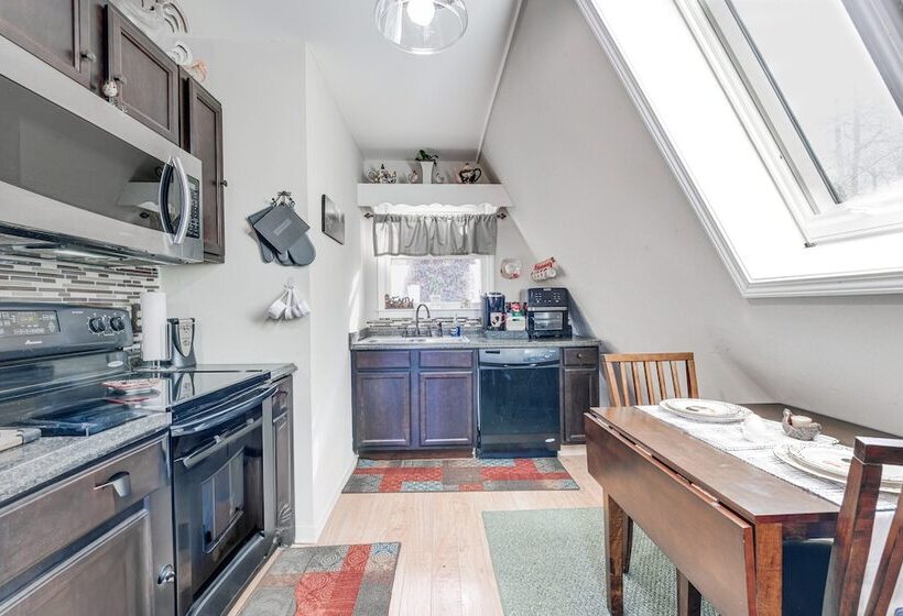 Charming Franklin Cabin With Deck: Stunning Views!