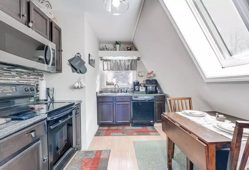 Charming Franklin Cabin With Deck: Stunning Views!