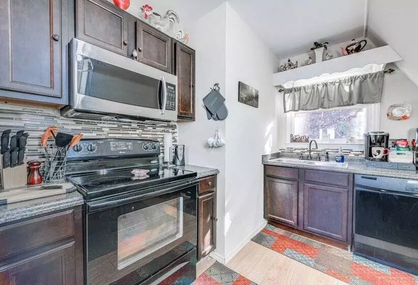 Charming Franklin Cabin With Deck: Stunning Views!