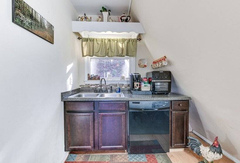 Charming Franklin Cabin With Deck: Stunning Views!