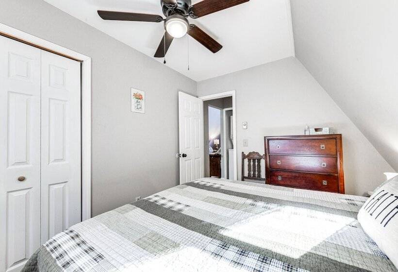 Charming Franklin Cabin With Deck: Stunning Views!