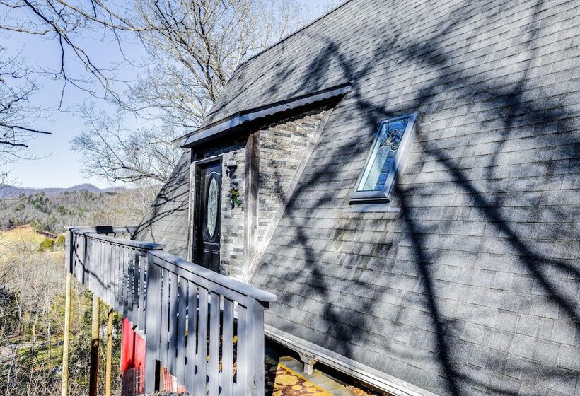 Charming Franklin Cabin With Deck: Stunning Views!