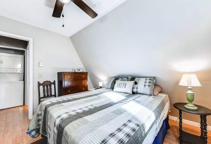 Charming Franklin Cabin With Deck: Stunning Views!