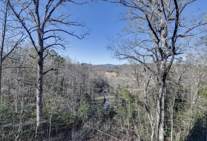 Charming Franklin Cabin With Deck: Stunning Views!