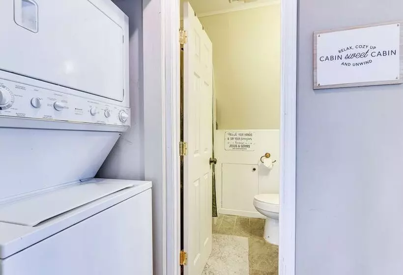 Charming Franklin Cabin With Deck: Stunning Views!