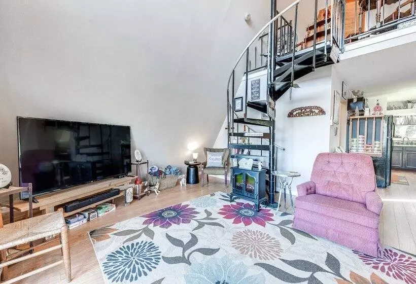 Charming Franklin Cabin With Deck: Stunning Views!