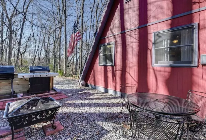 Charming Franklin Cabin With Deck: Stunning Views!