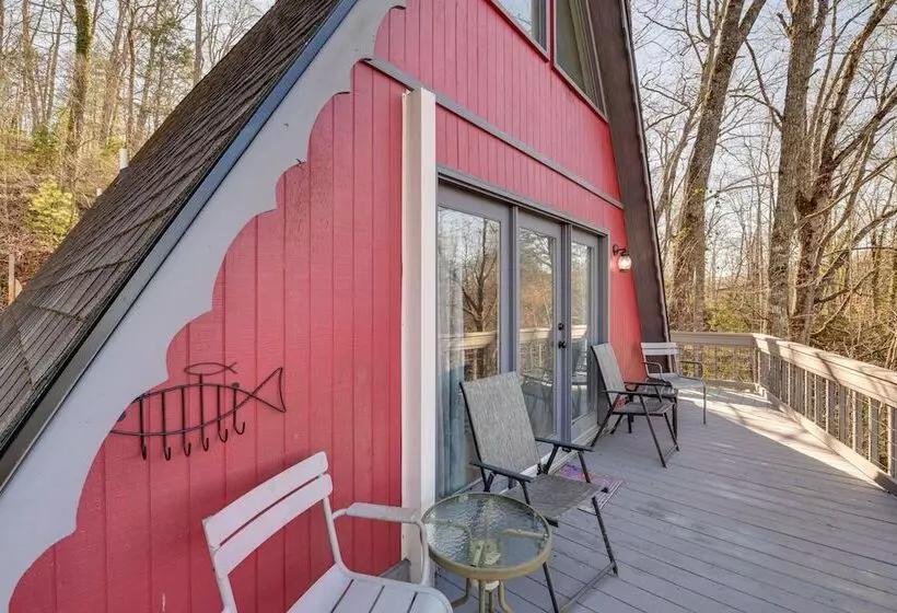 Charming Franklin Cabin With Deck: Stunning Views!