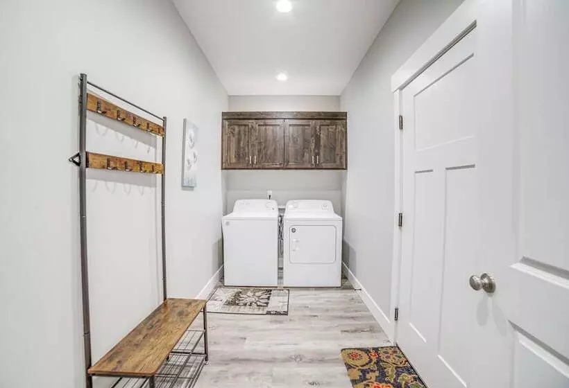 Charming Idaho Falls Home   5 Mi To Downtown!