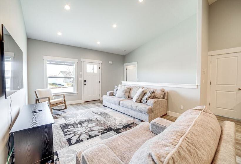 Charming Idaho Falls Home   5 Mi To Downtown!