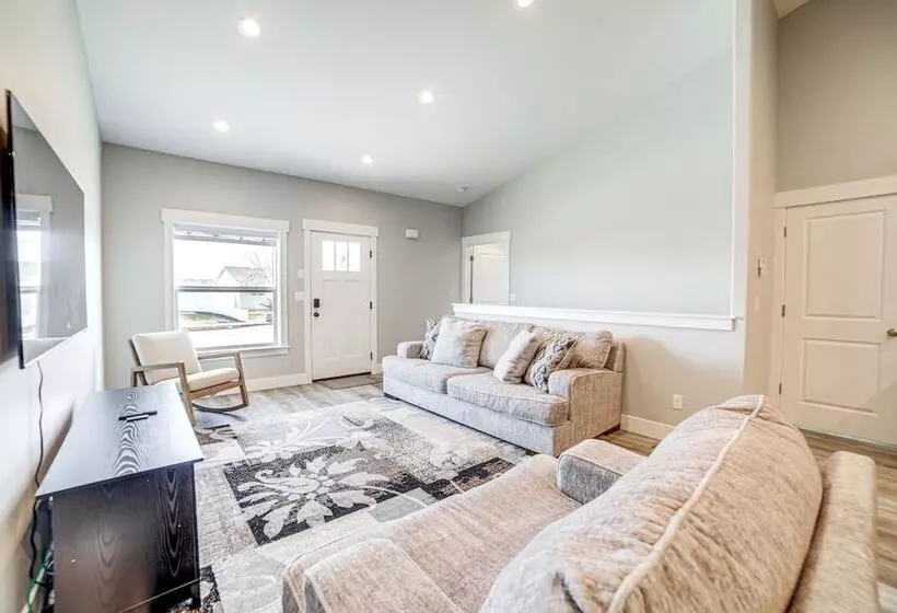 Charming Idaho Falls Home   5 Mi To Downtown!