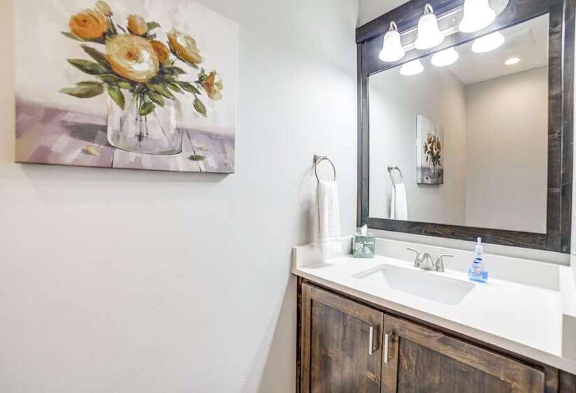 Charming Idaho Falls Home   5 Mi To Downtown!