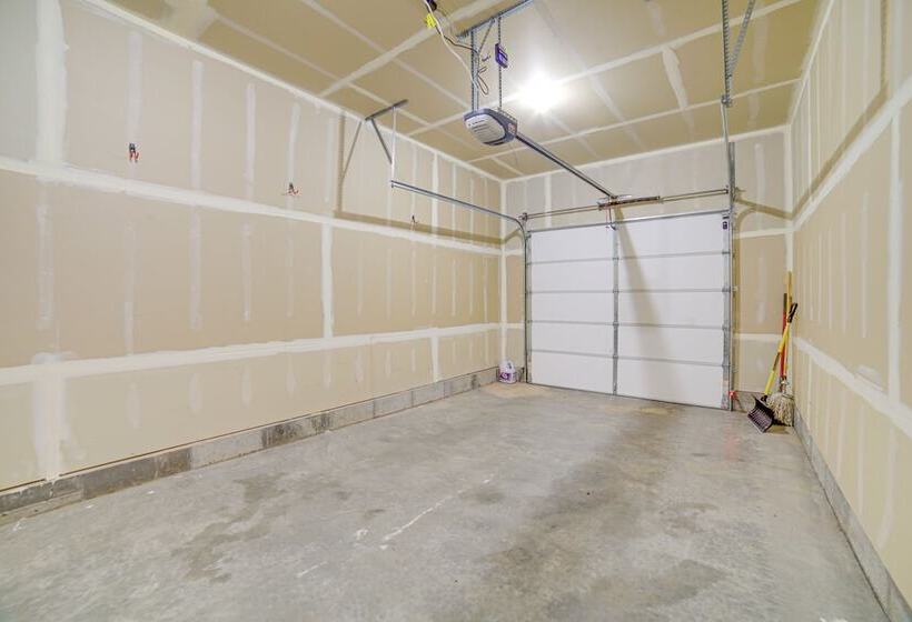 Charming Idaho Falls Home   5 Mi To Downtown!