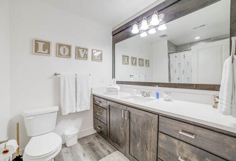 Charming Idaho Falls Home   5 Mi To Downtown!