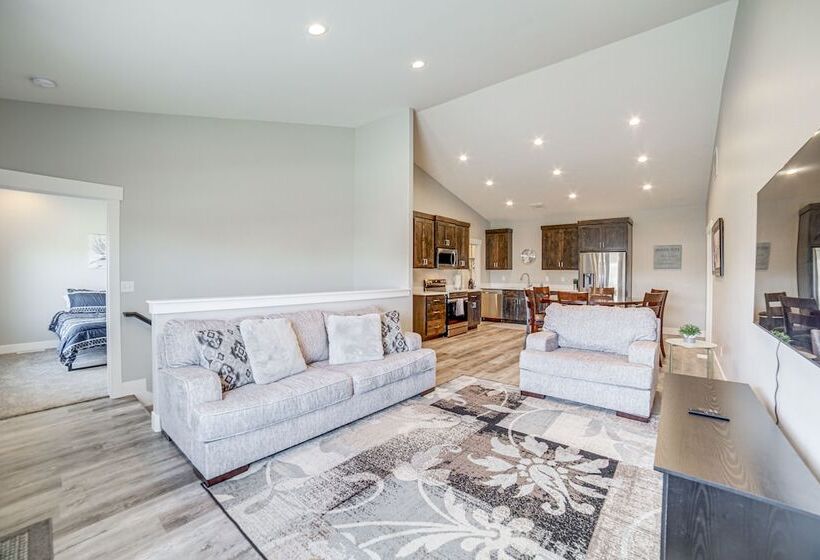 Charming Idaho Falls Home   5 Mi To Downtown!