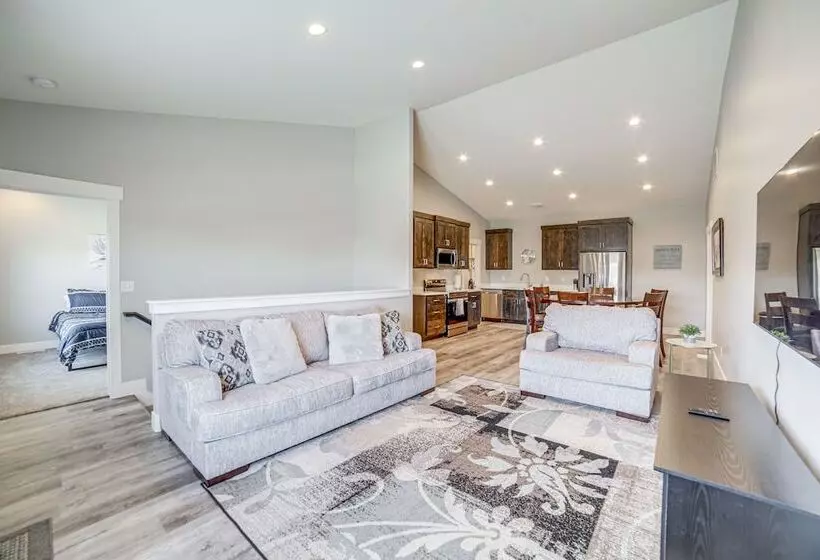 Charming Idaho Falls Home   5 Mi To Downtown!