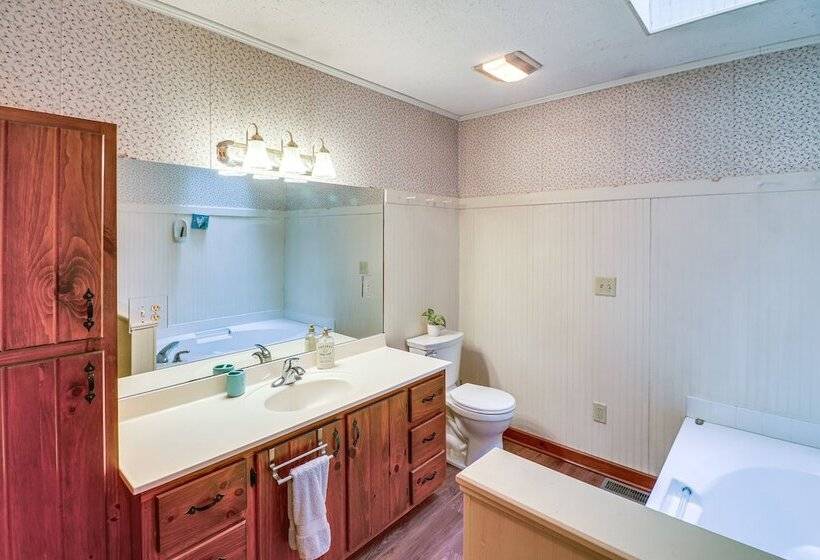 Charming Newark Home < 10 Mi To Buckeye Lake