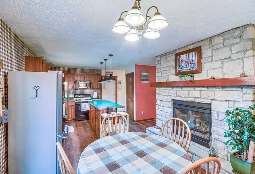 Charming Newark Home < 10 Mi To Buckeye Lake