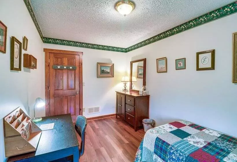 Charming Newark Home < 10 Mi To Buckeye Lake