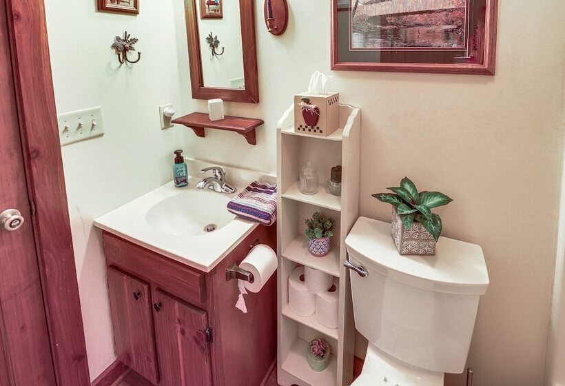 Charming Newark Home < 10 Mi To Buckeye Lake