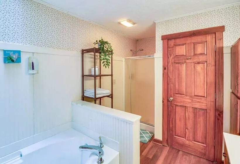 Charming Newark Home < 10 Mi To Buckeye Lake