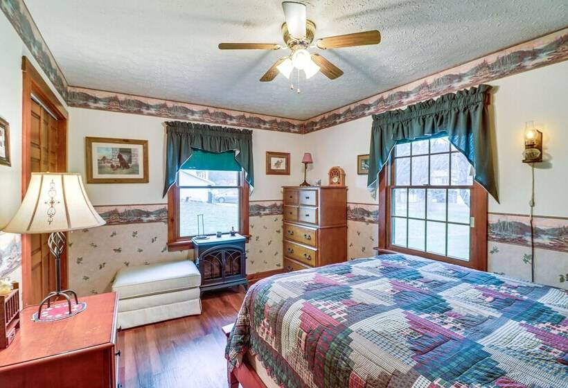 Charming Newark Home < 10 Mi To Buckeye Lake