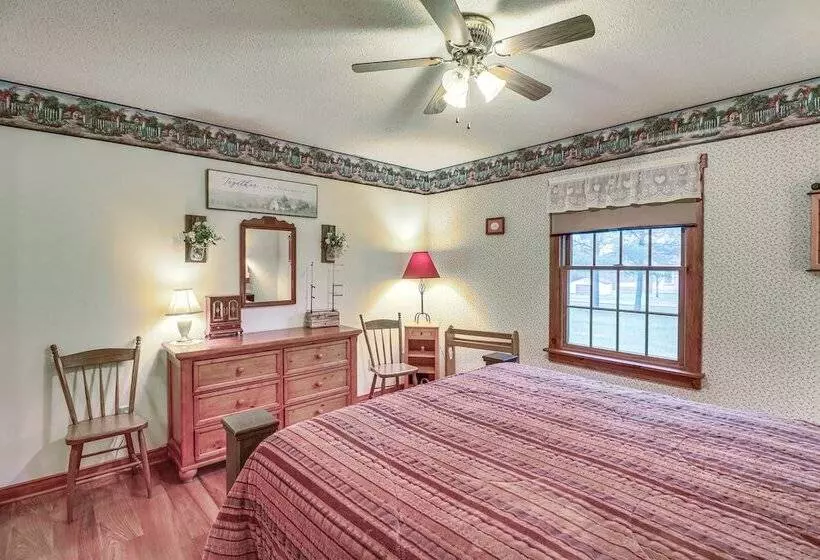 Charming Newark Home < 10 Mi To Buckeye Lake